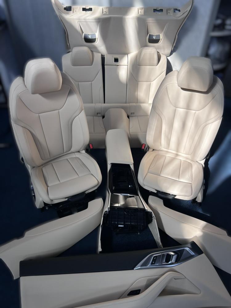 Originál BMW 4 G22 Coupé Sada Sport el. sedaček a interiérového obložení TOP stav!
