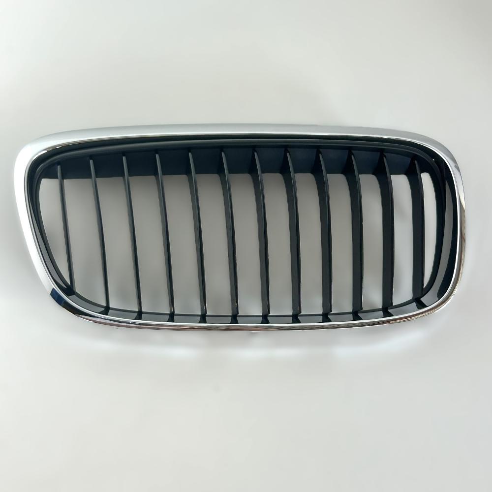 Originál BMW 5 F45 Dekorativní mřížka, ledvinka přední pravá 7300544 nová!